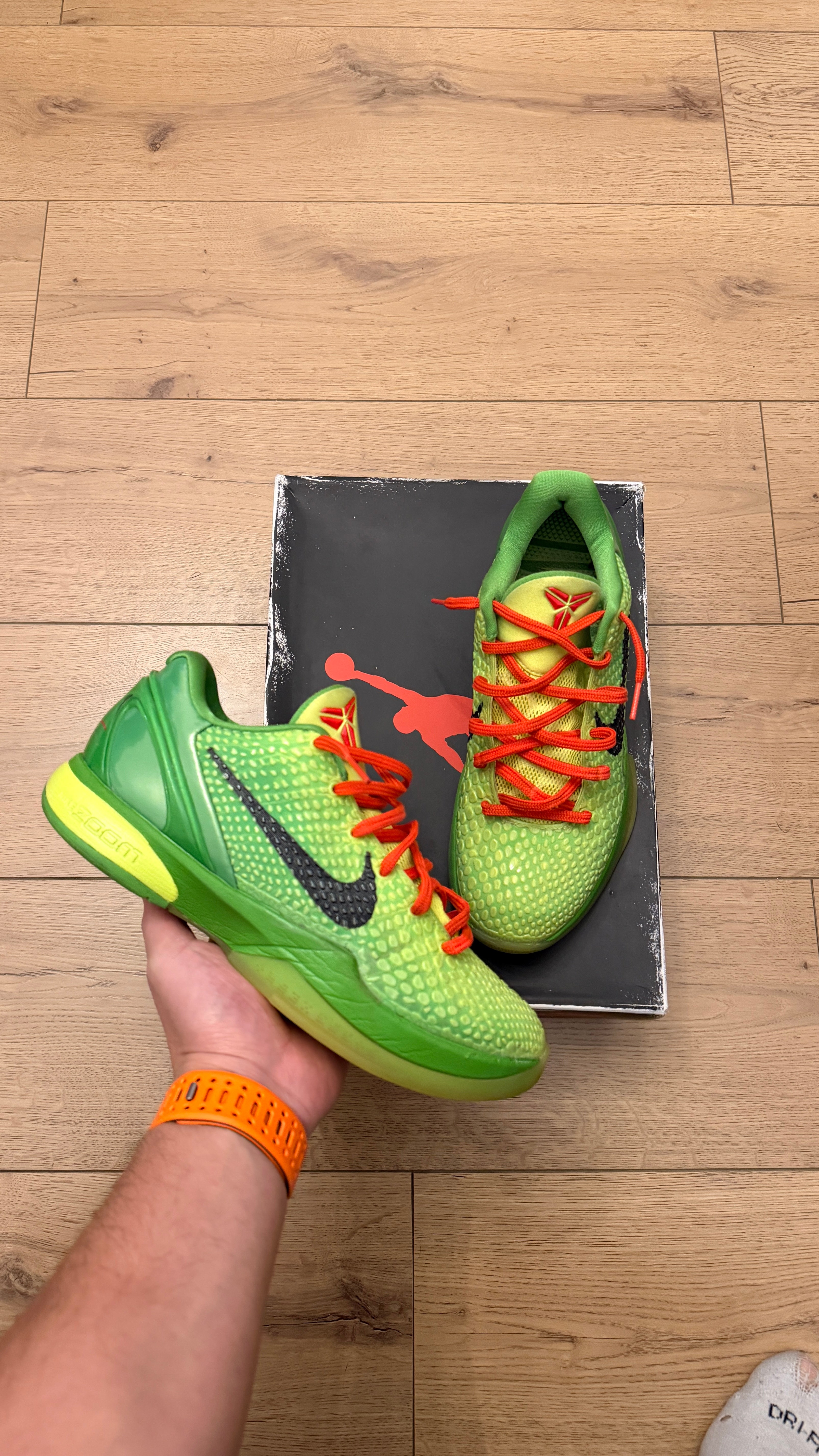 Kobe 6 “Grinch” (2020) | PREOWNED REP BOX