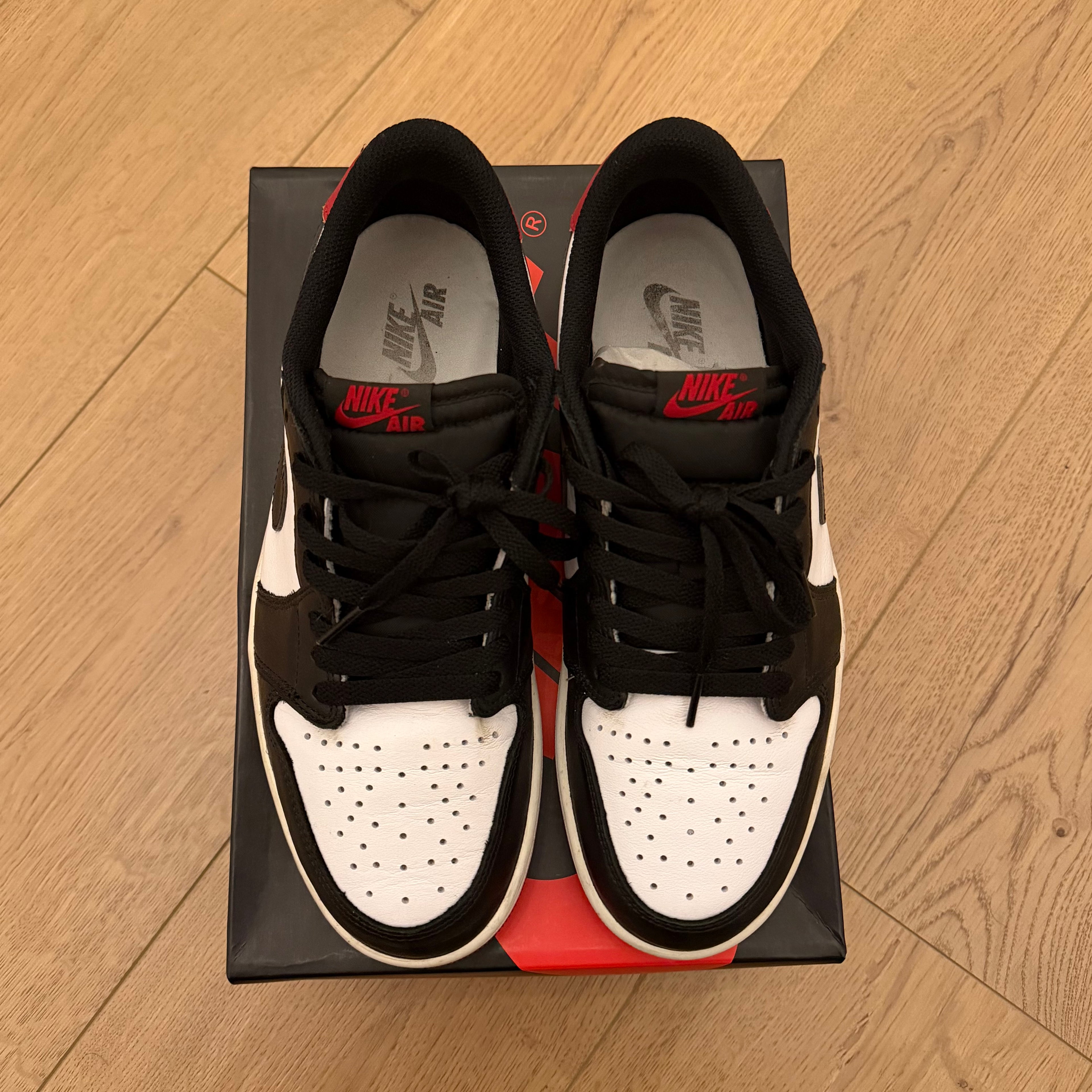 Jordan 1 Low "Black Toe" | PREOWNED