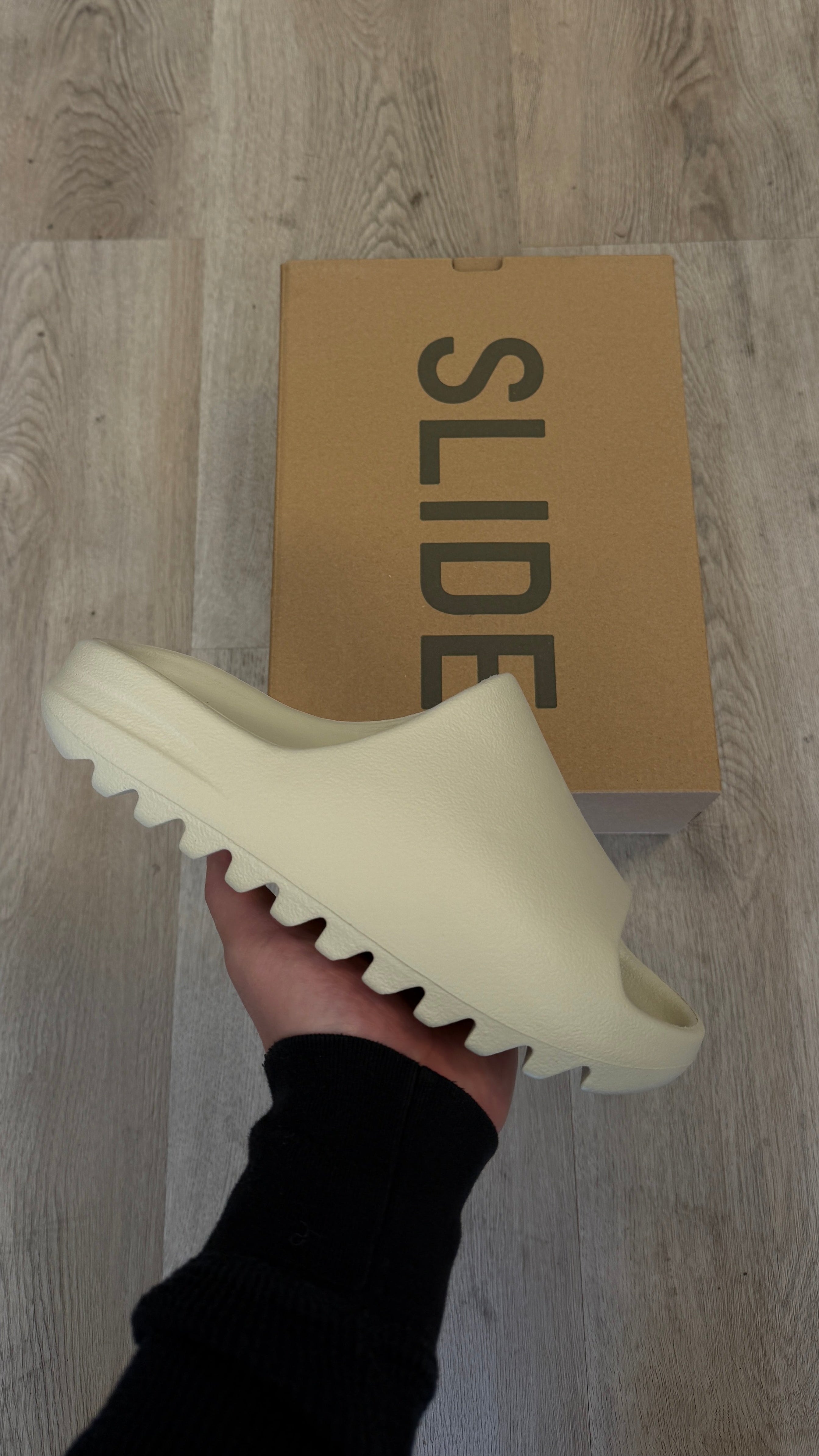 Adidas Yeezy Slides "Bone"